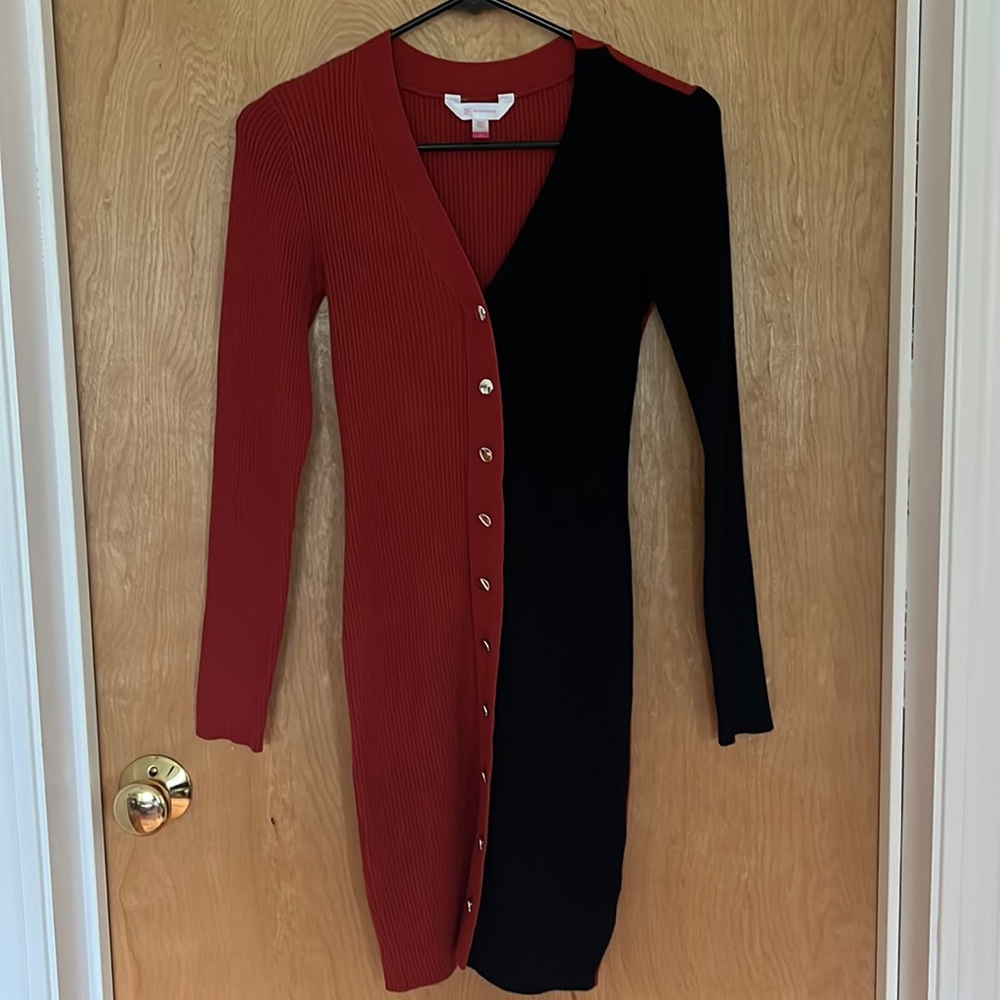 Women’s sweater dress with stationary buttons